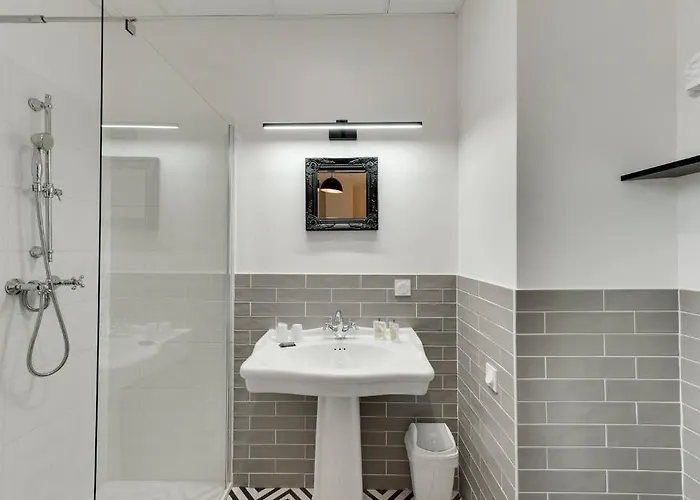 Le Pavillon Des Fleurs 2* Menthon-Saint-Bernard