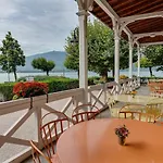 Le Pavillon Des Fleurs 2*